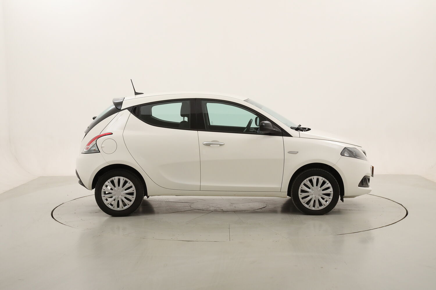 Lancia Ypsilon Hybrid Gold usata del 2023 con 54.154 km