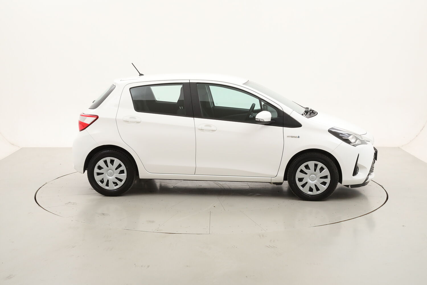 Toyota Yaris Hybrid Cool usata del 2019 con 63.596 km