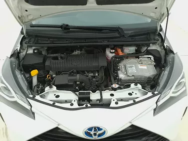 Toyota Yaris Hybrid Cool 1.5 Full Hybrid 101CV Automatico Vano motore