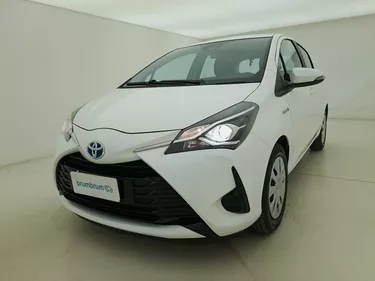 Toyota Yaris Hybrid Cool 1.5 Full Hybrid 101CV Automatico Visione frontale