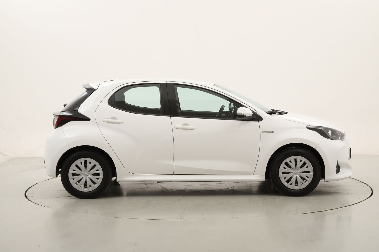 Toyota Yaris Hybrid Business usata del 2021 con 100.049 km