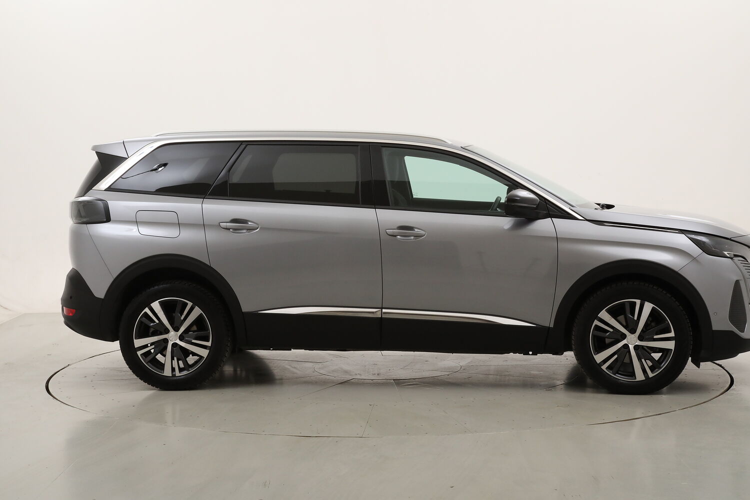 Peugeot 5008 Allure EAT8 - 7 posti usata del 2023 con 46.318 km
