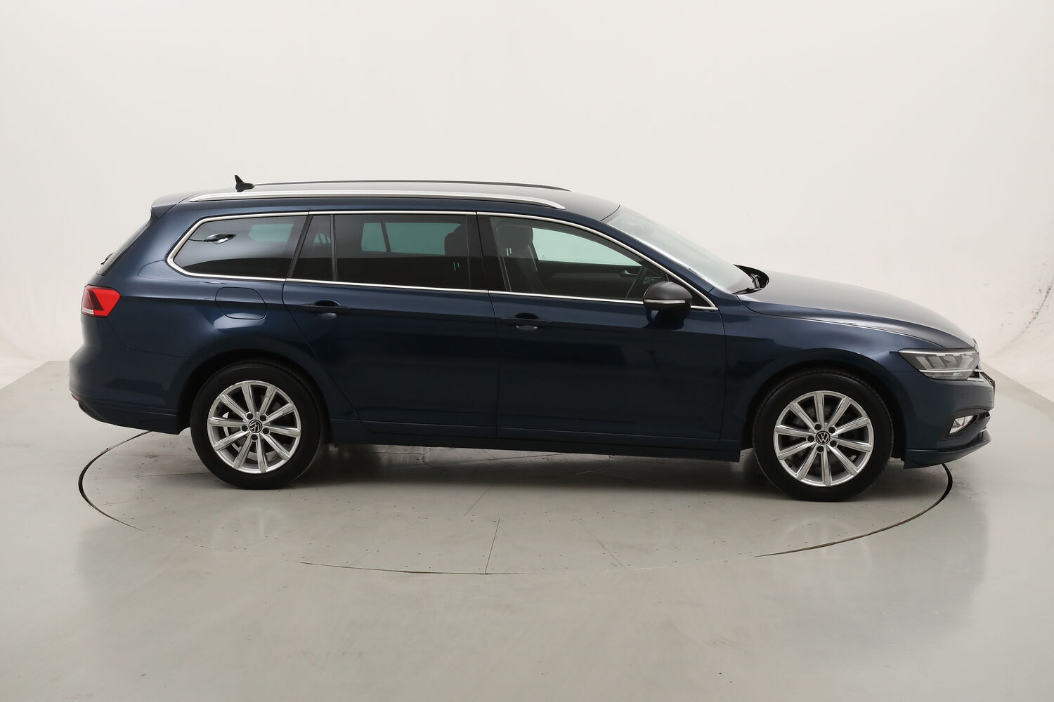 Volkswagen Passat Variant Business DSG usata del 2021 con 118.634 km