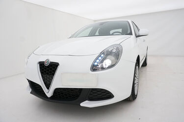 Visione frontale di Alfa Romeo Giulietta