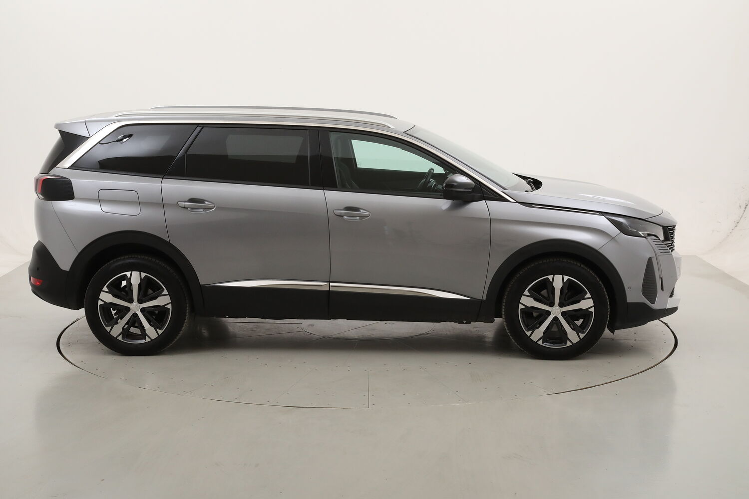 Peugeot 5008 Allure Pack EAT8 - 7 POSTI usata del 2023 con 100.015 km