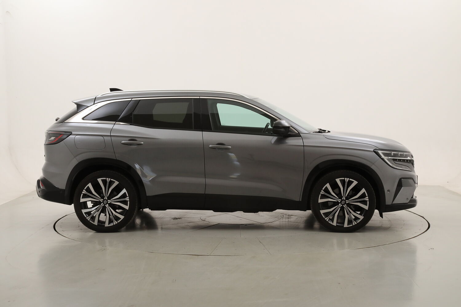 Renault Austral Hybrid Iconic usata del 2023 con 67.749 km