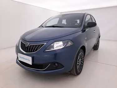 Lancia Ypsilon Hybrid Platino 1.0 Mild Hybrid 70CV Manuale Visione frontale