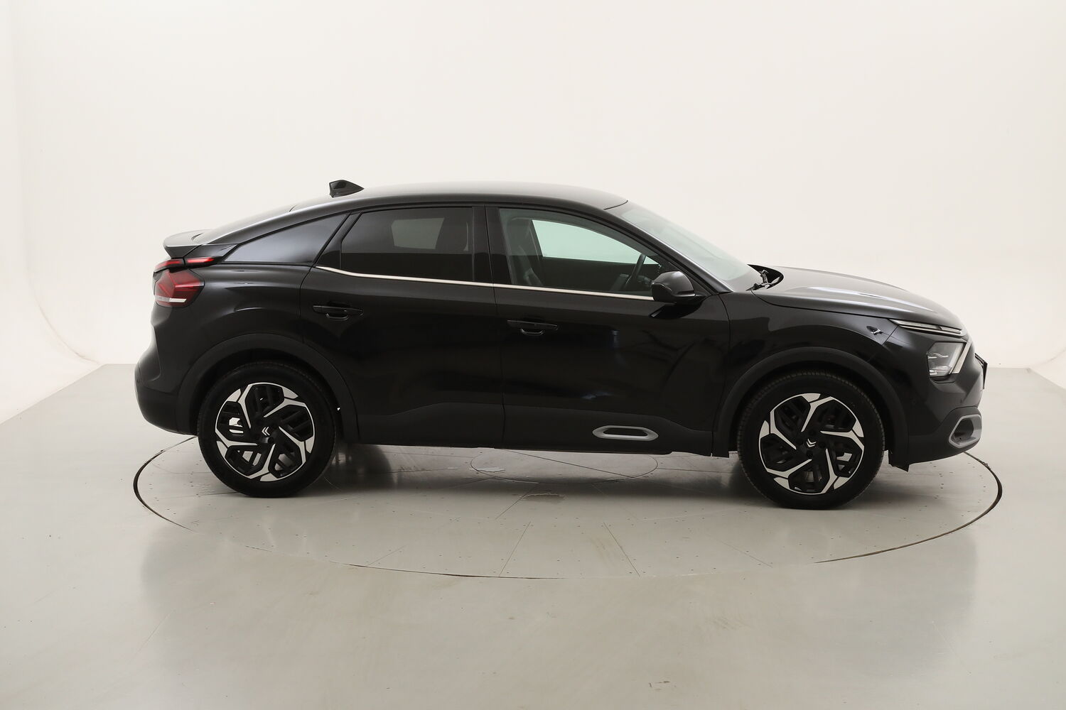 Citroen C4 Shine EAT8 usata del 2023 con 16.716 km