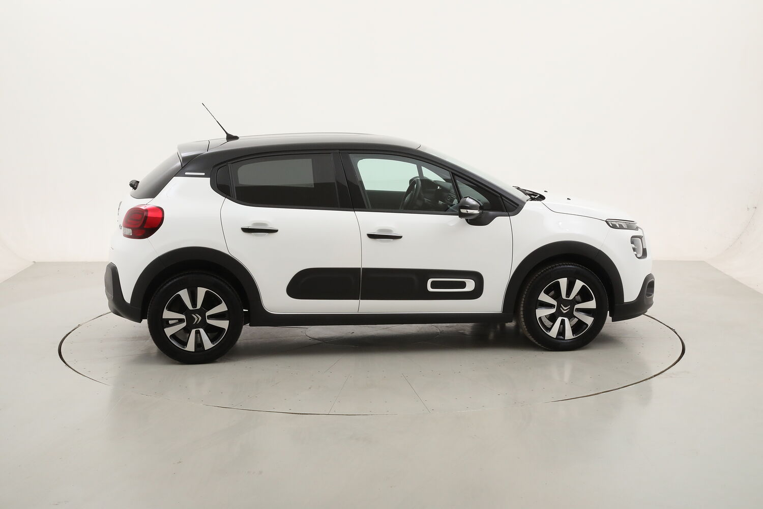Citroen C3 Shine usata del 2023 con 23.956 km
