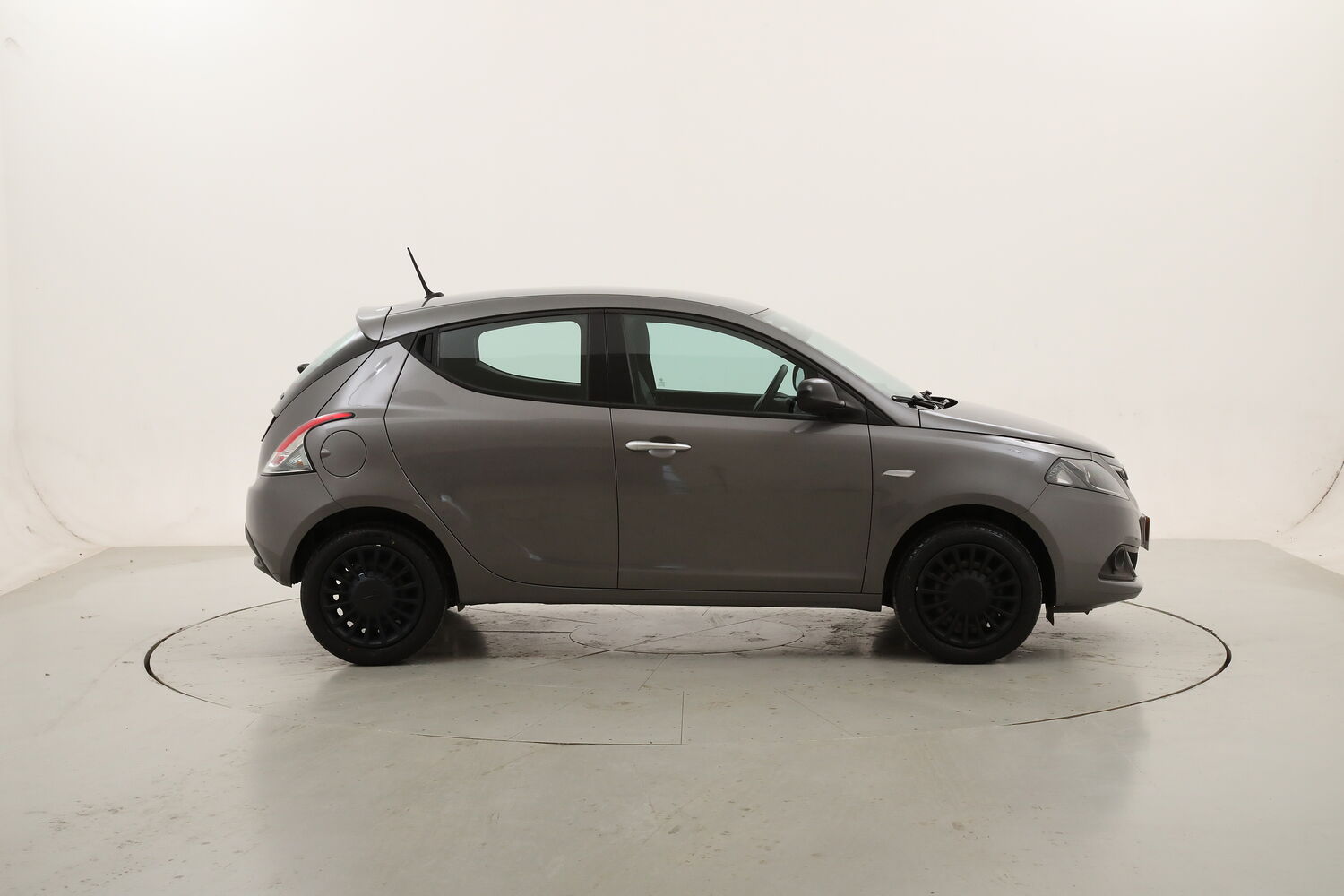 Lancia Ypsilon Hybrid Silver usata del 2022 con 67.669 km