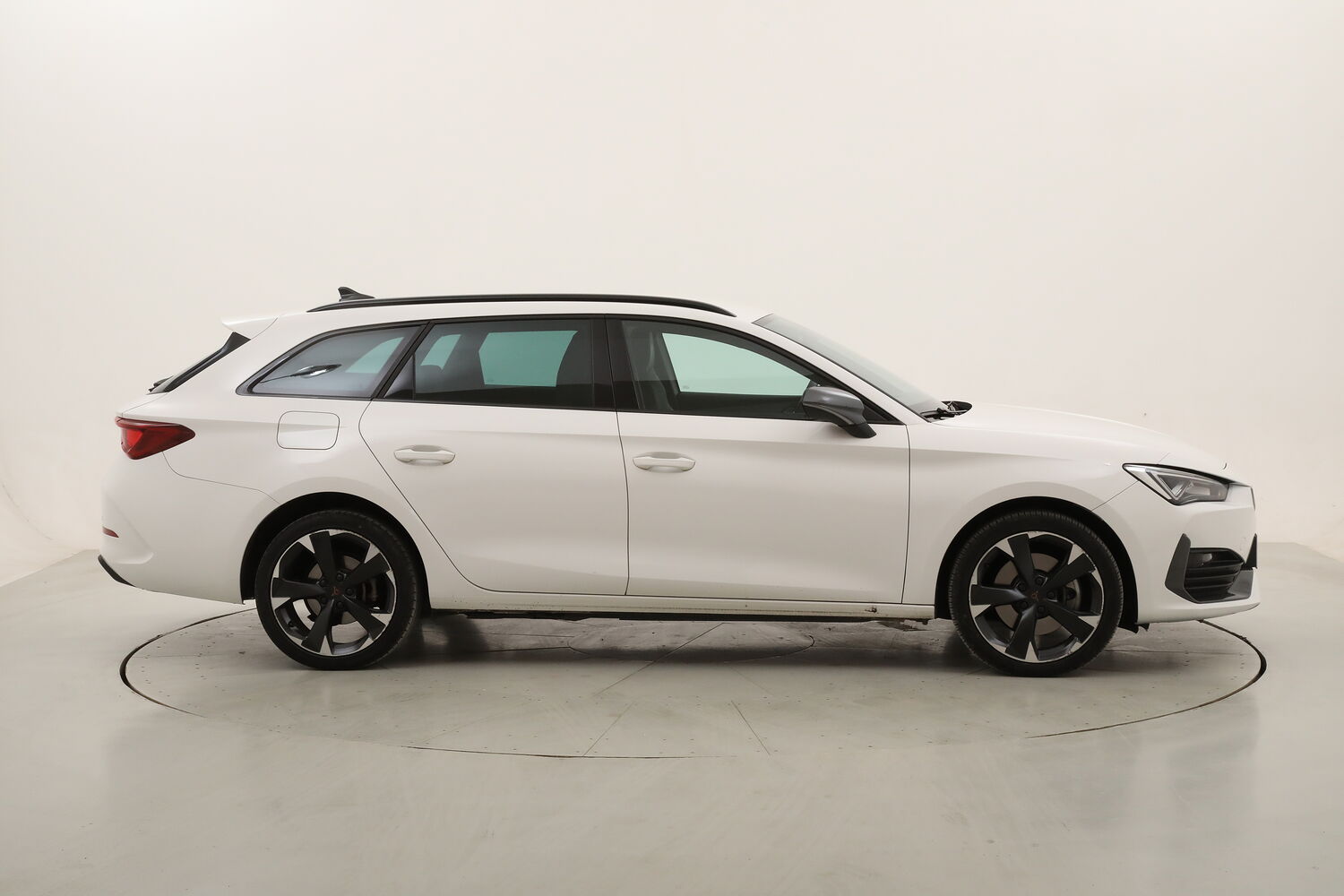 Cupra Leon e-HYBRID DSG usata del 2022 con 77.151 km