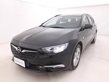 Opel Insignia ST Business AT6 1.6 Diesel 136CV Automatico Visione frontale