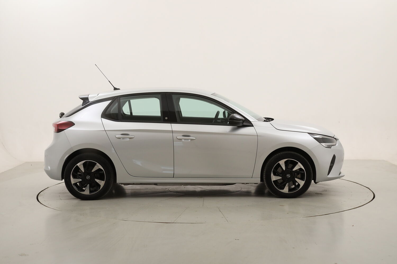 Opel Corsa-e Design & Tech usata del 2025 con 14.190 km