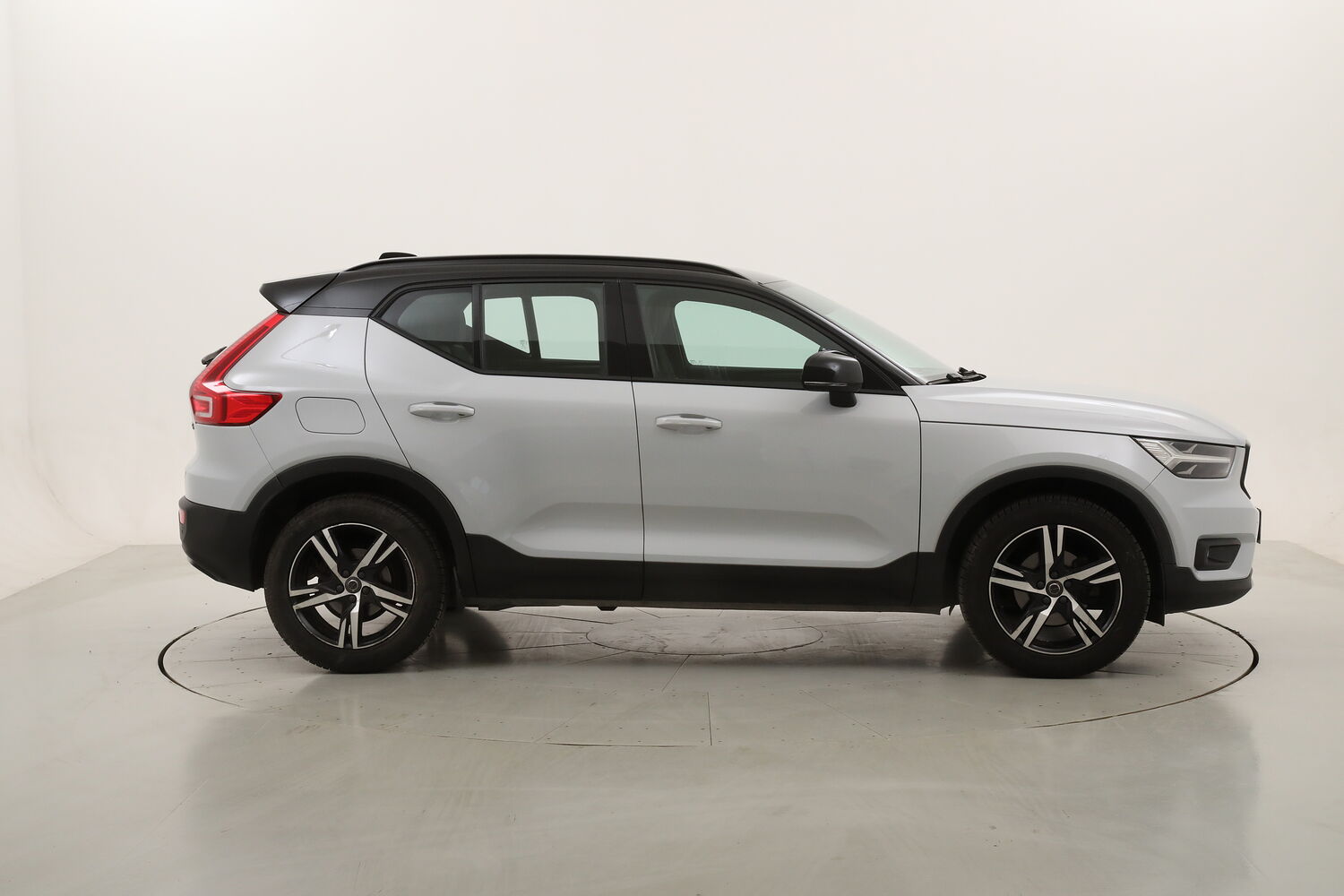 Volvo XC40 R-Design Geartronic usata del 2021 con 127.705 km