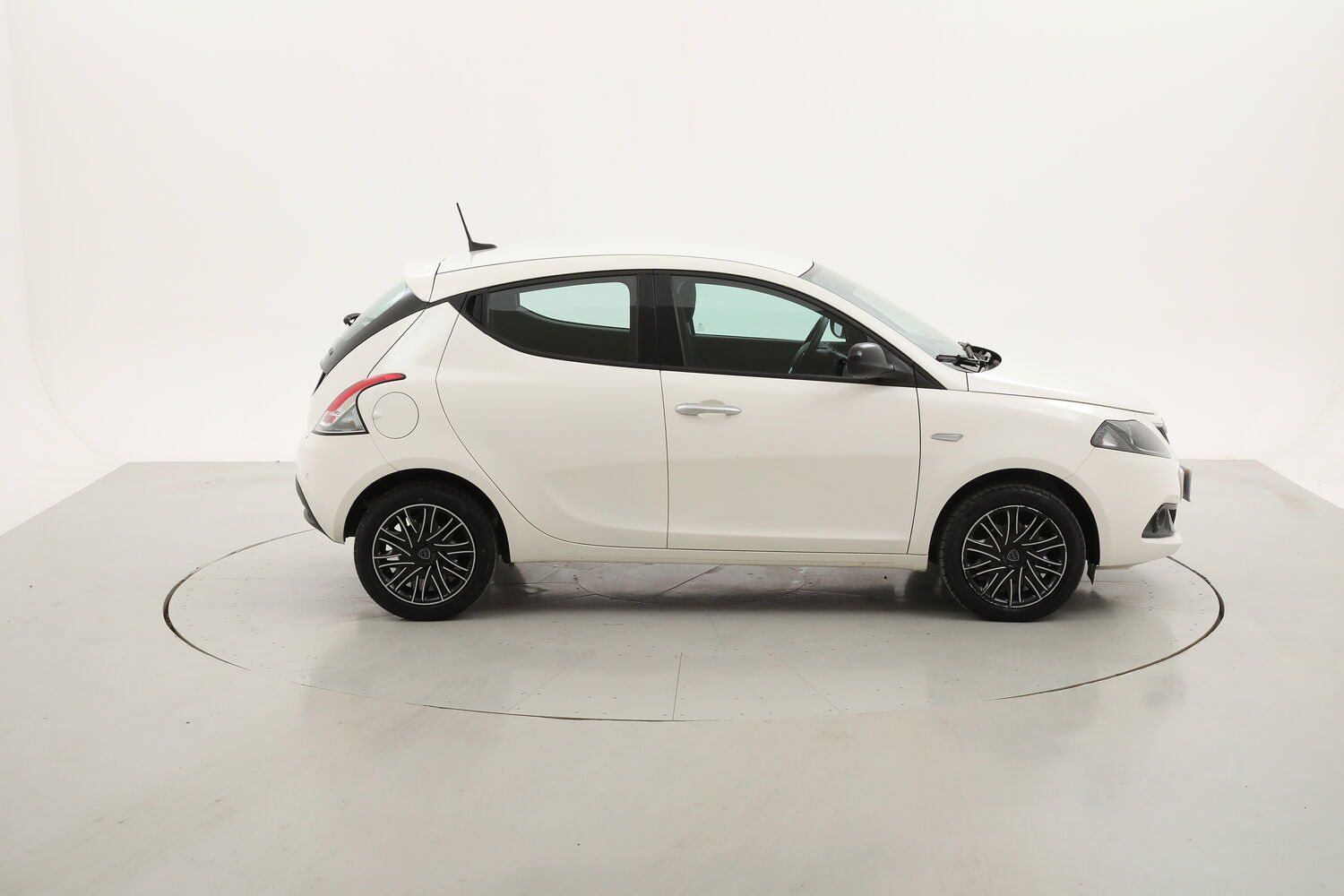 Lancia Ypsilon Hybrid Gold usata del 2022 con 55.286 km