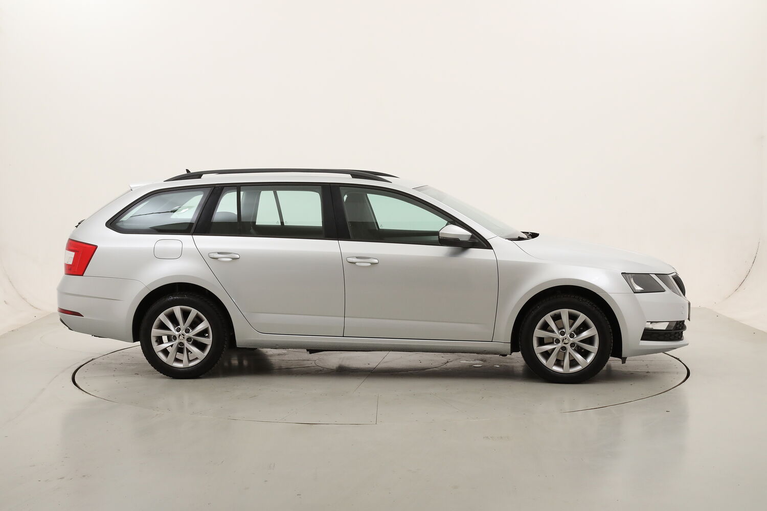 Skoda Octavia Wagon Executive DSG usata del 2020 con 132.201 km