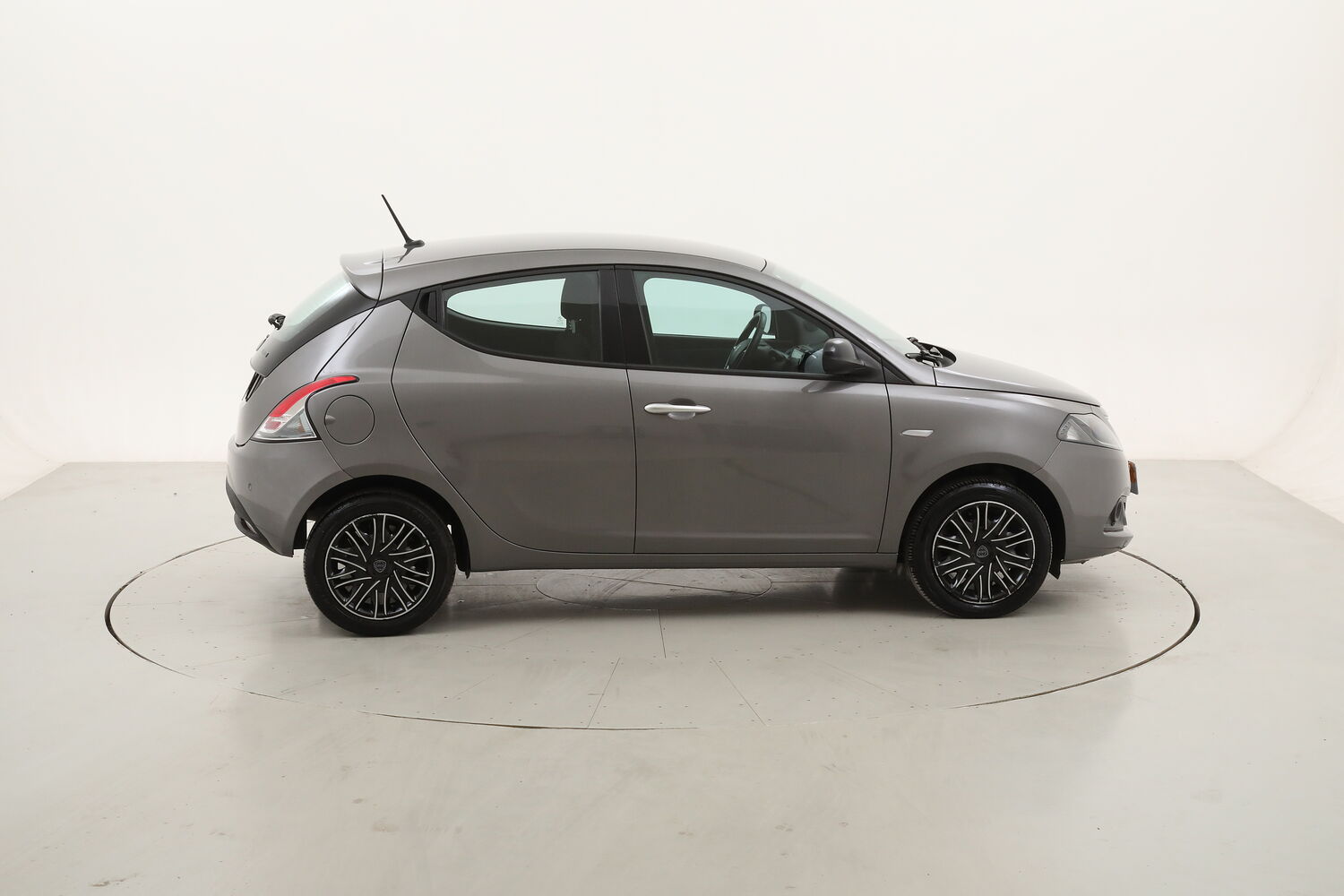 Lancia Ypsilon Hybrid Gold usata del 2023 con 54.798 km