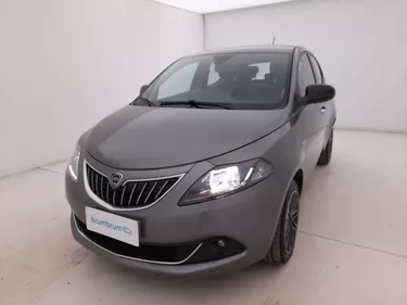 Lancia Ypsilon Hybrid Gold 1.0 Mild Hybrid 70CV Manuale Visione frontale