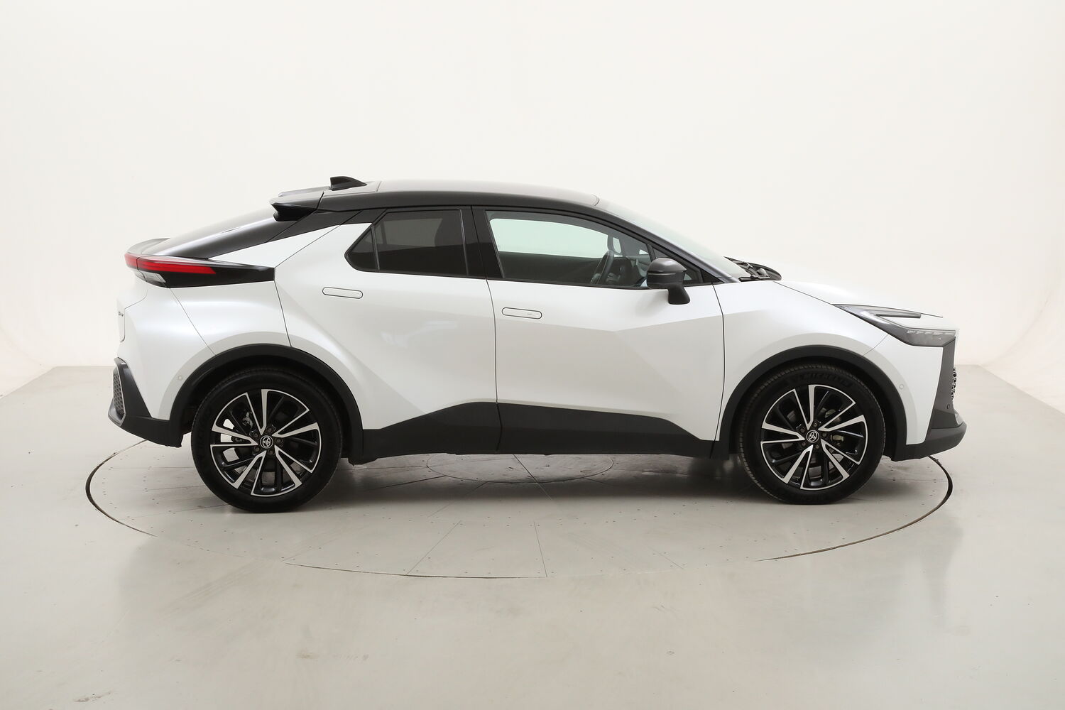 Toyota C-HR Hybrid Lounge usata del 2023 con 22.016 km