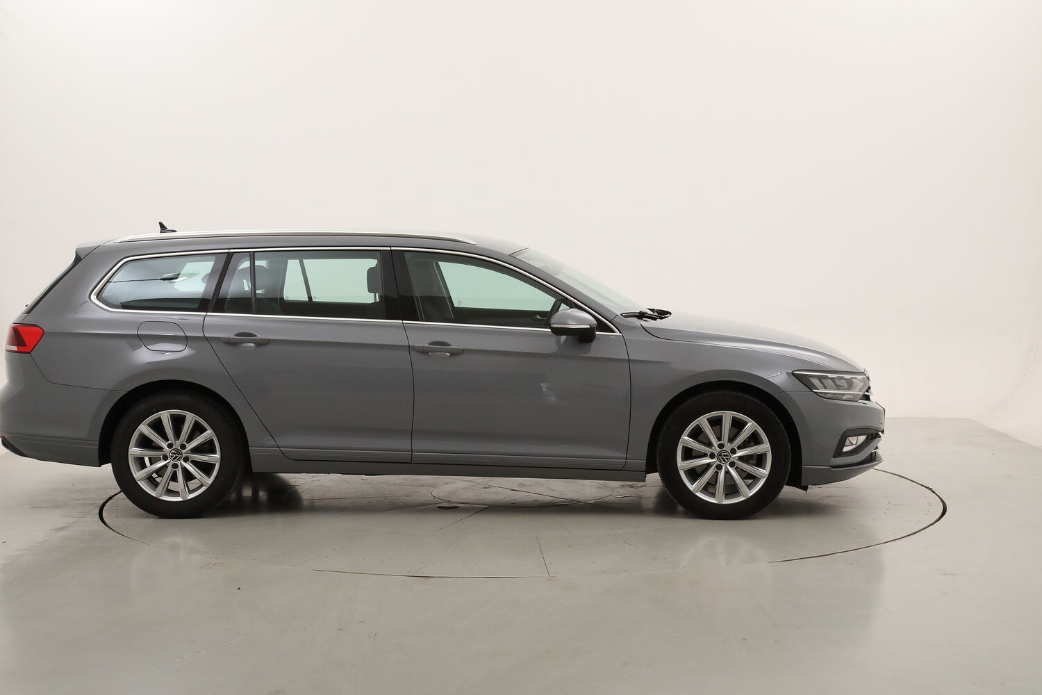 Volkswagen Passat Variant Business DSG usata del 2023 con 110.115 km
