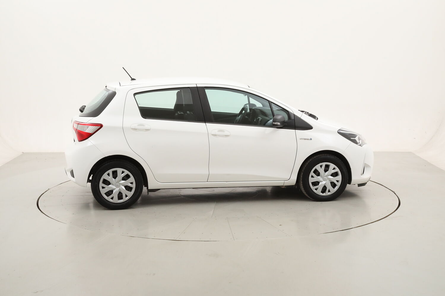 Toyota Yaris Hybrid Business usata del 2019 con 28.013 km