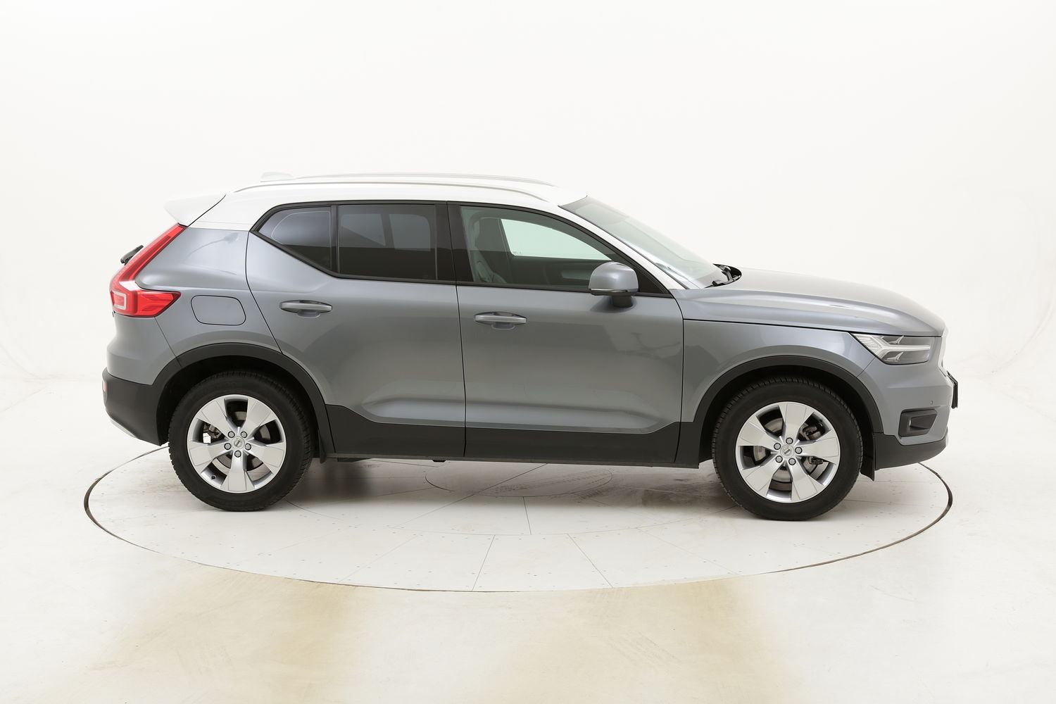 Volvo XC40 D4 Momentum AWD Geartronic usata del 2018 con 51.326 km
