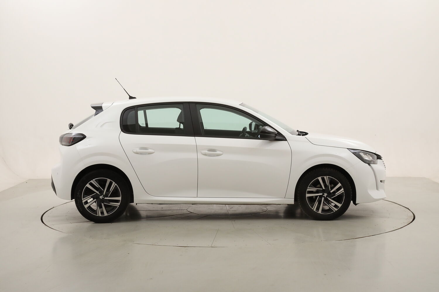 Peugeot 208 Active Pack usata del 2023 con 17.681 km