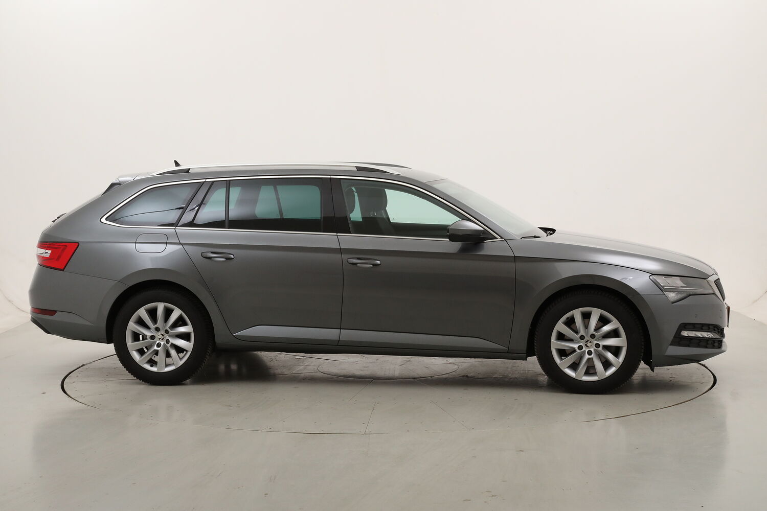 Skoda Superb Wagon Executive DSG usata del 2022 con 55.421 km