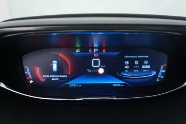 Peugeot 5008 Allure EAT8 1.5 Diesel 131CV Automatico Interni