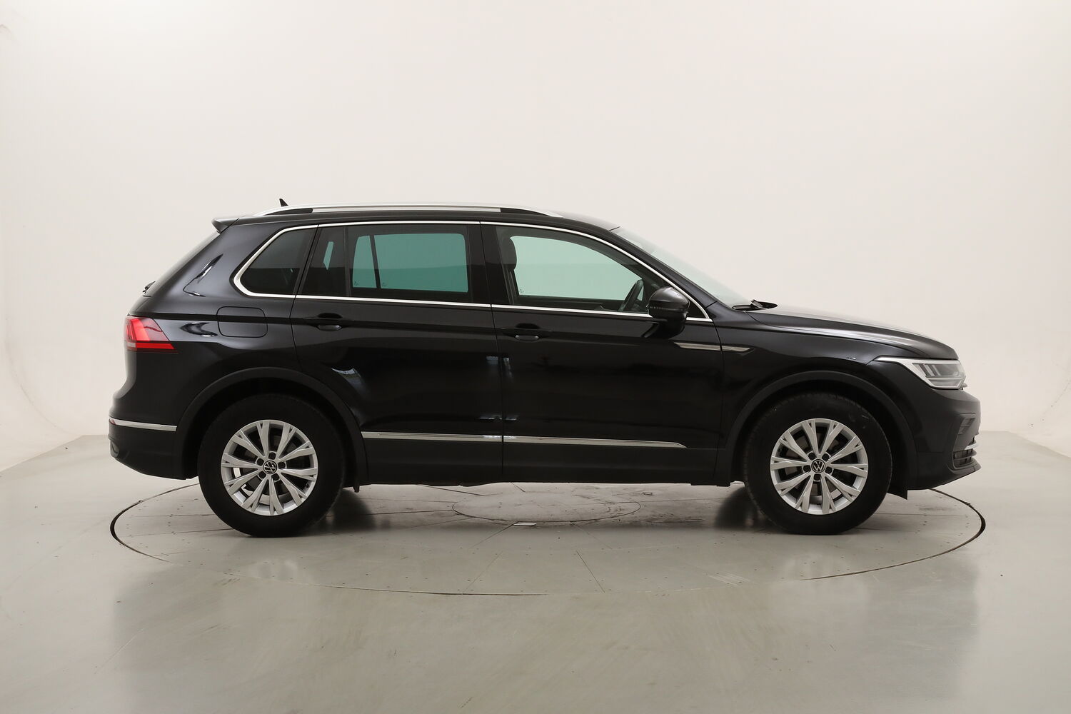 Volkswagen Tiguan DSG Life usata del 2023 con 79.232 km