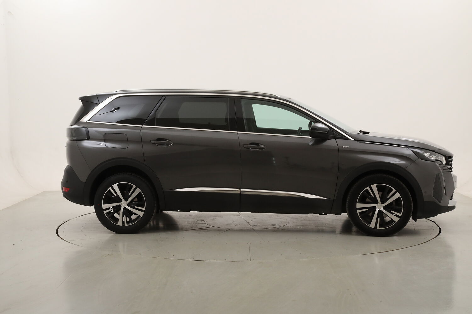 Peugeot 5008 GT EAT8 usata del 2023 con 69.387 km