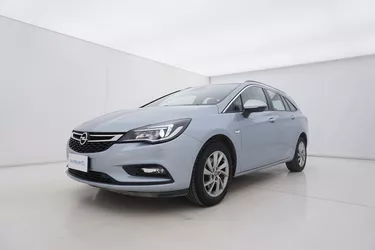 Opel Astra ST Business AT6 1.6 Diesel 136CV Automatico Visione frontale