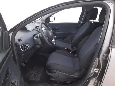 Lancia Ypsilon Hybrid Platino 1.0 Mild Hybrid 70CV Manuale Sedili