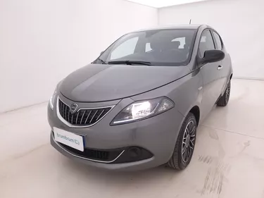 Lancia Ypsilon Hybrid Platino 1.0 Mild Hybrid 70CV Manuale Visione frontale