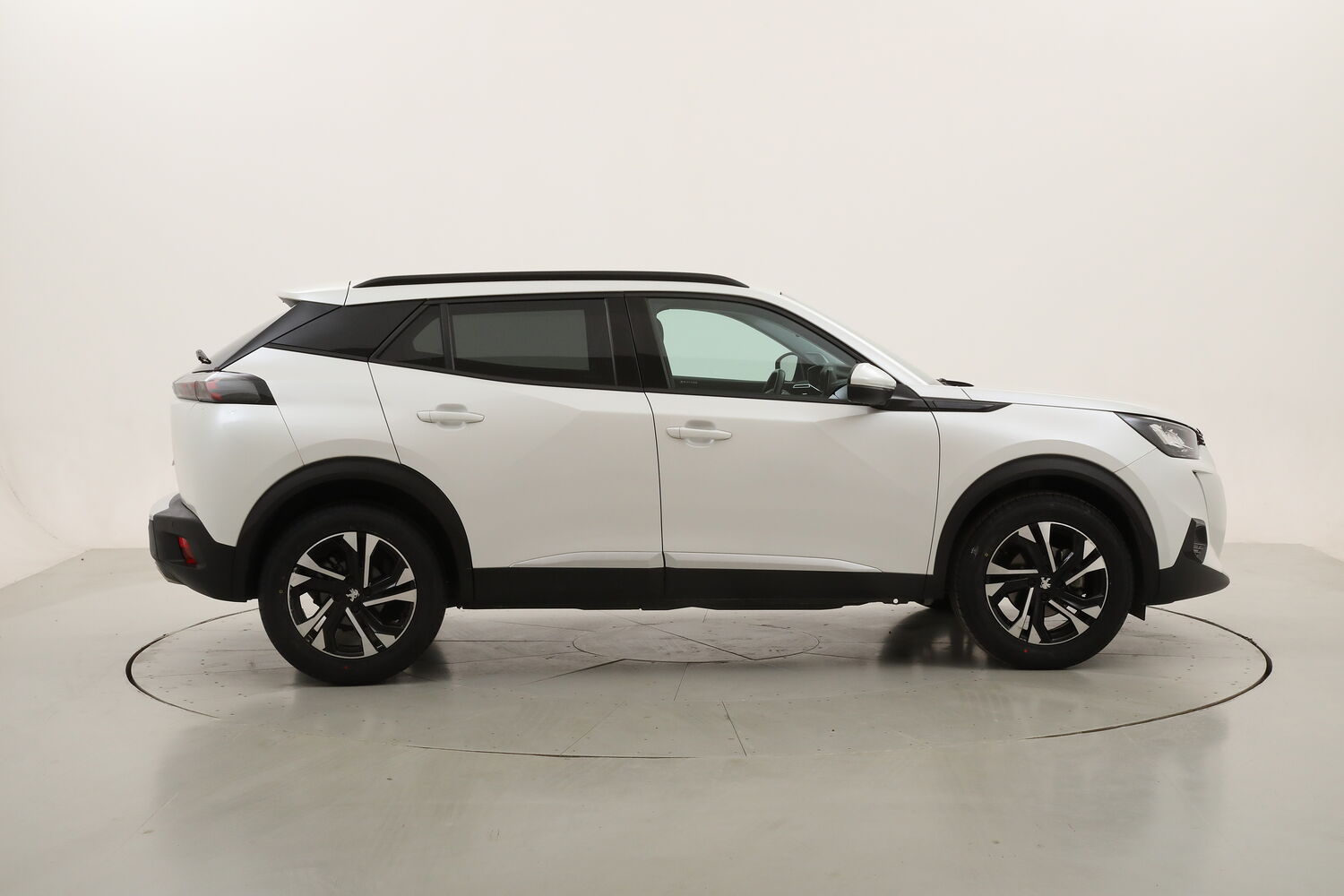 Peugeot 2008 Allure Pack EAT8 usata del 2021 con 54.095 km
