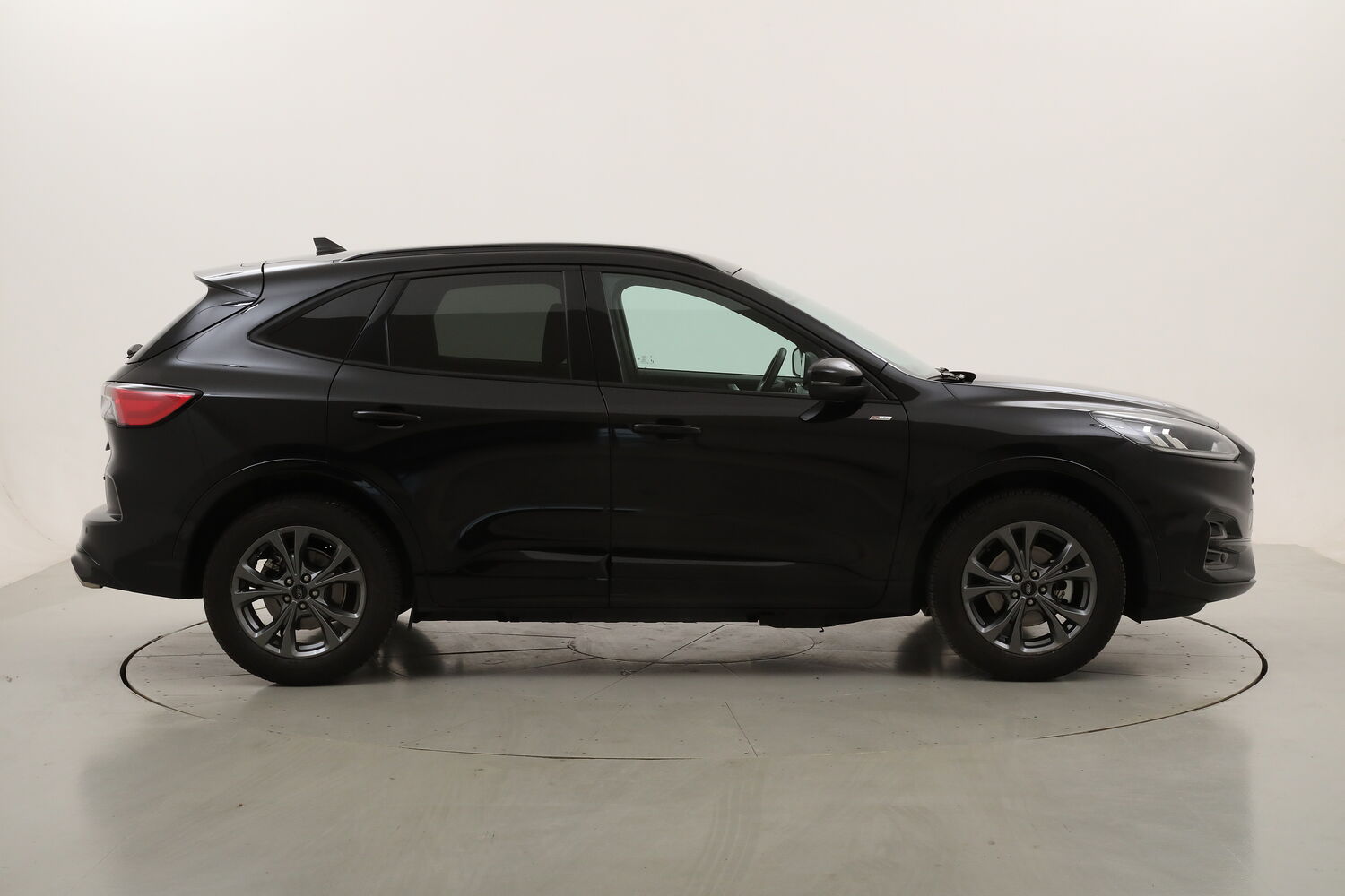 Ford Kuga ST-Line usata del 2023 con 47.886 km