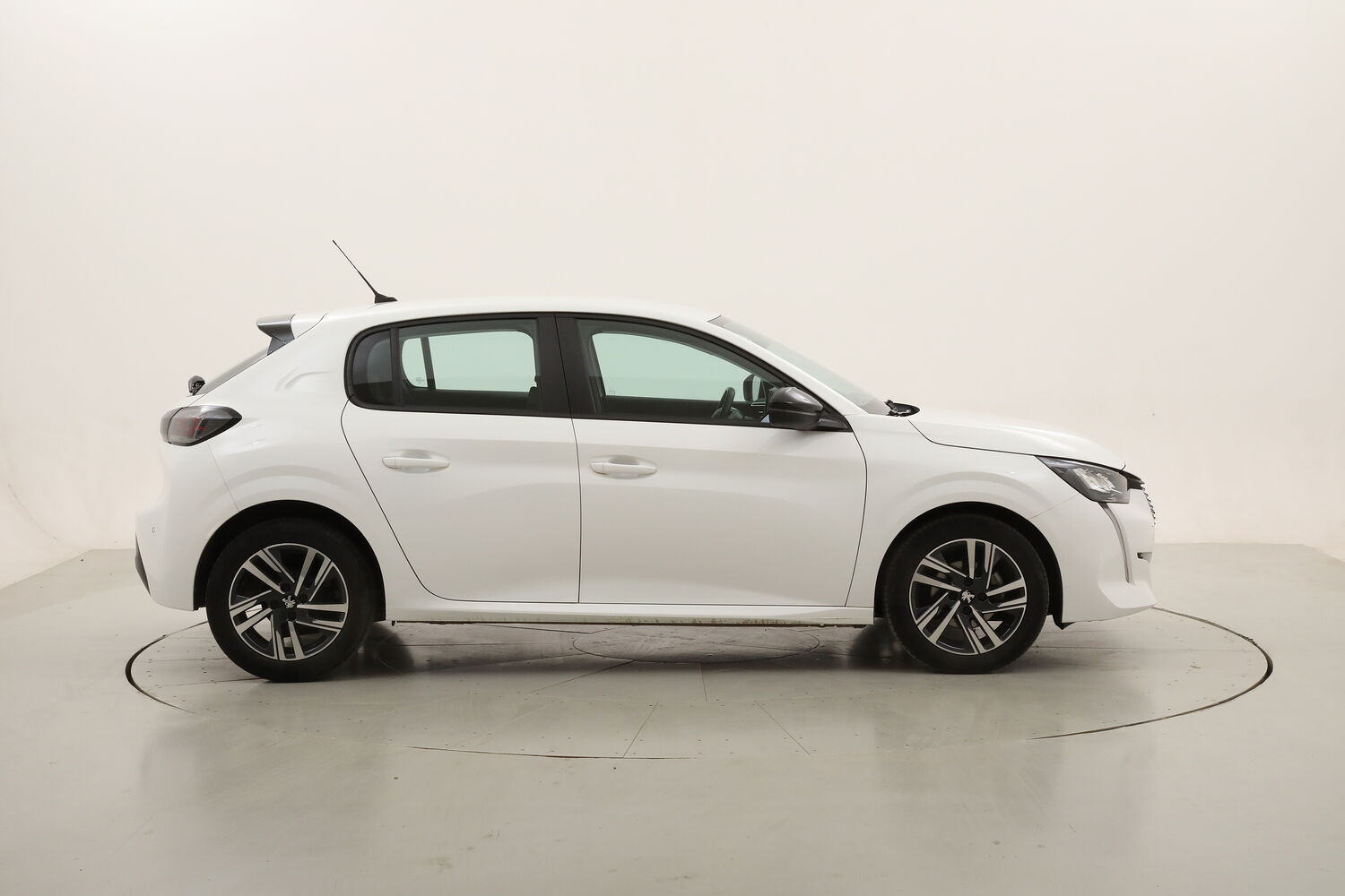 Peugeot 208 Active Pack usata del 2023 con 16.975 km