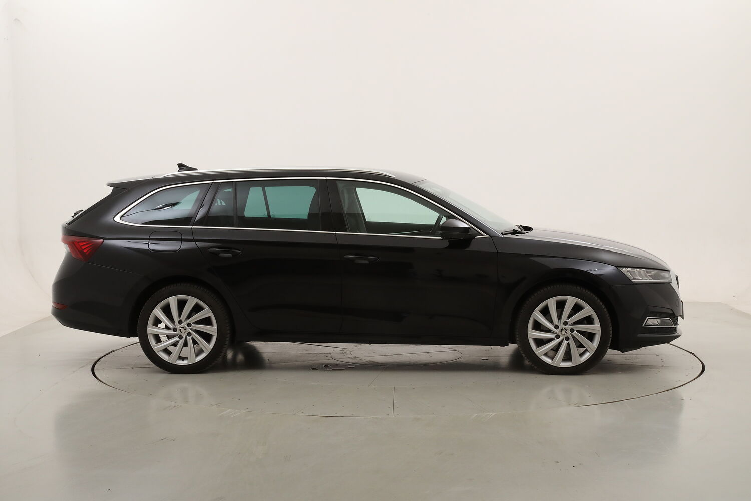 Skoda Octavia Wagon DSG Style usata del 2022 con 122.499 km