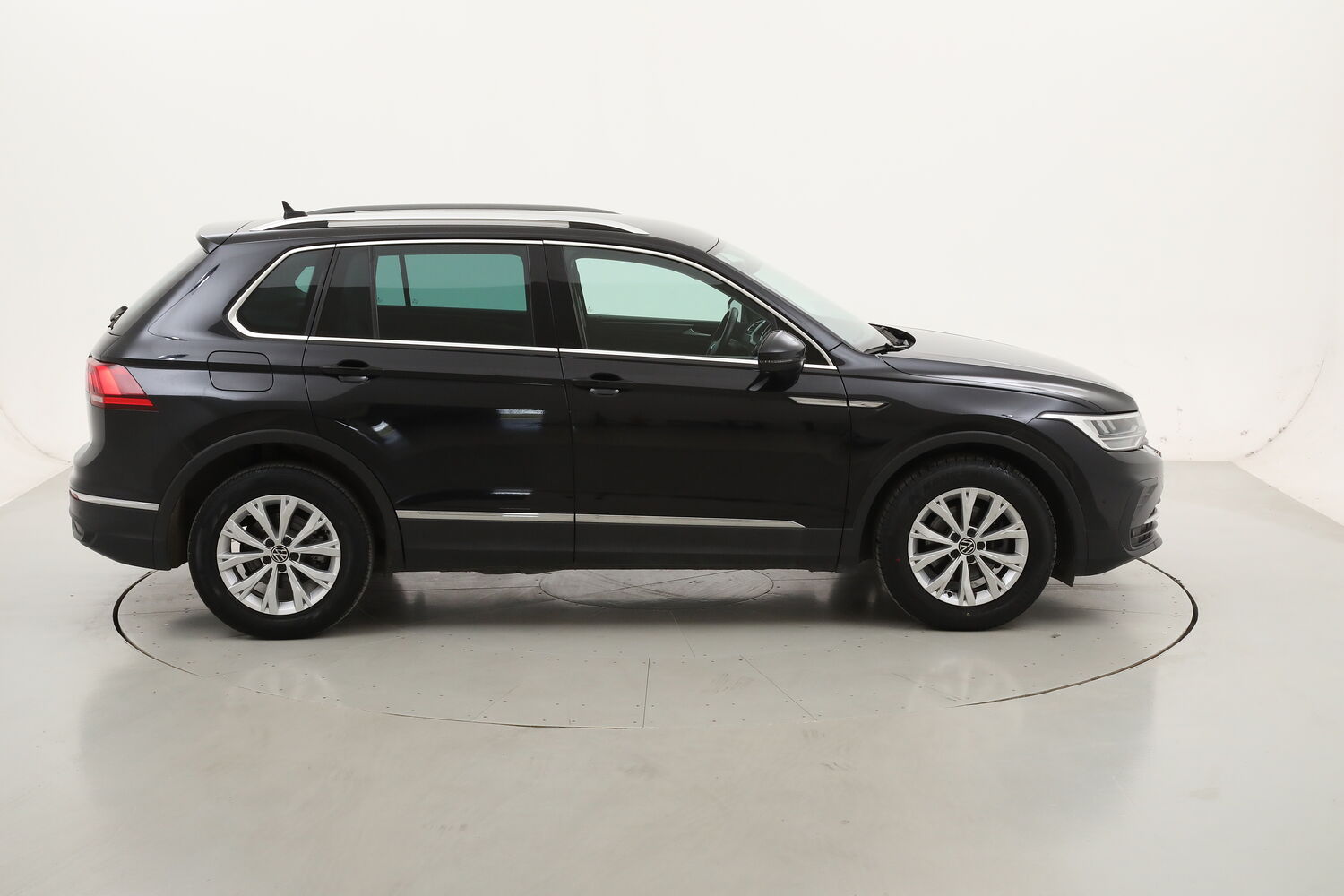 Volkswagen Tiguan Life usata del 2021 con 102.398 km