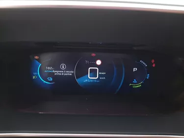 Peugeot 2008 Allure Pack Elettrico 136CV Automatico Interni