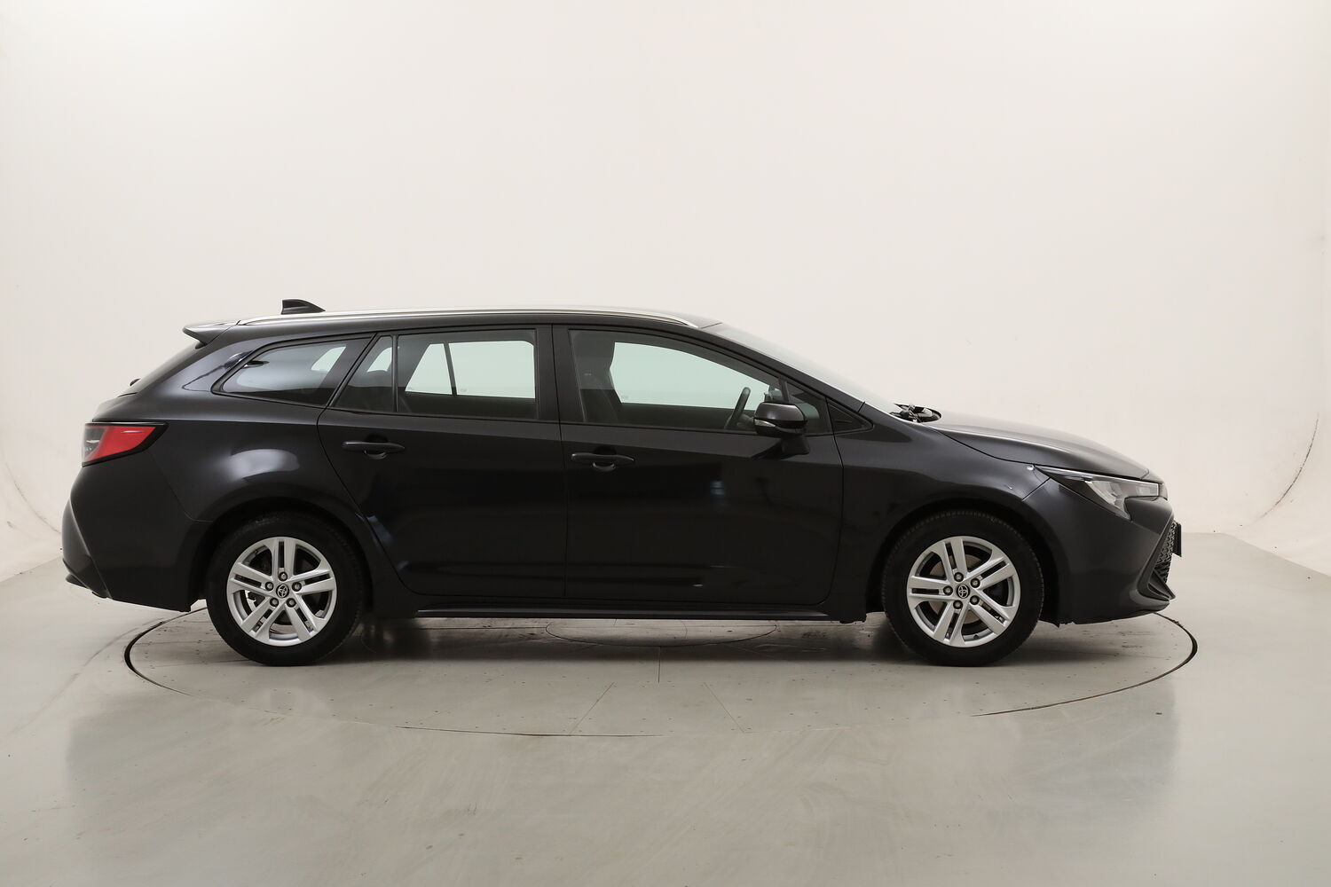 Toyota Corolla TS Hybrid Business usata del 2022 con 95.922 km