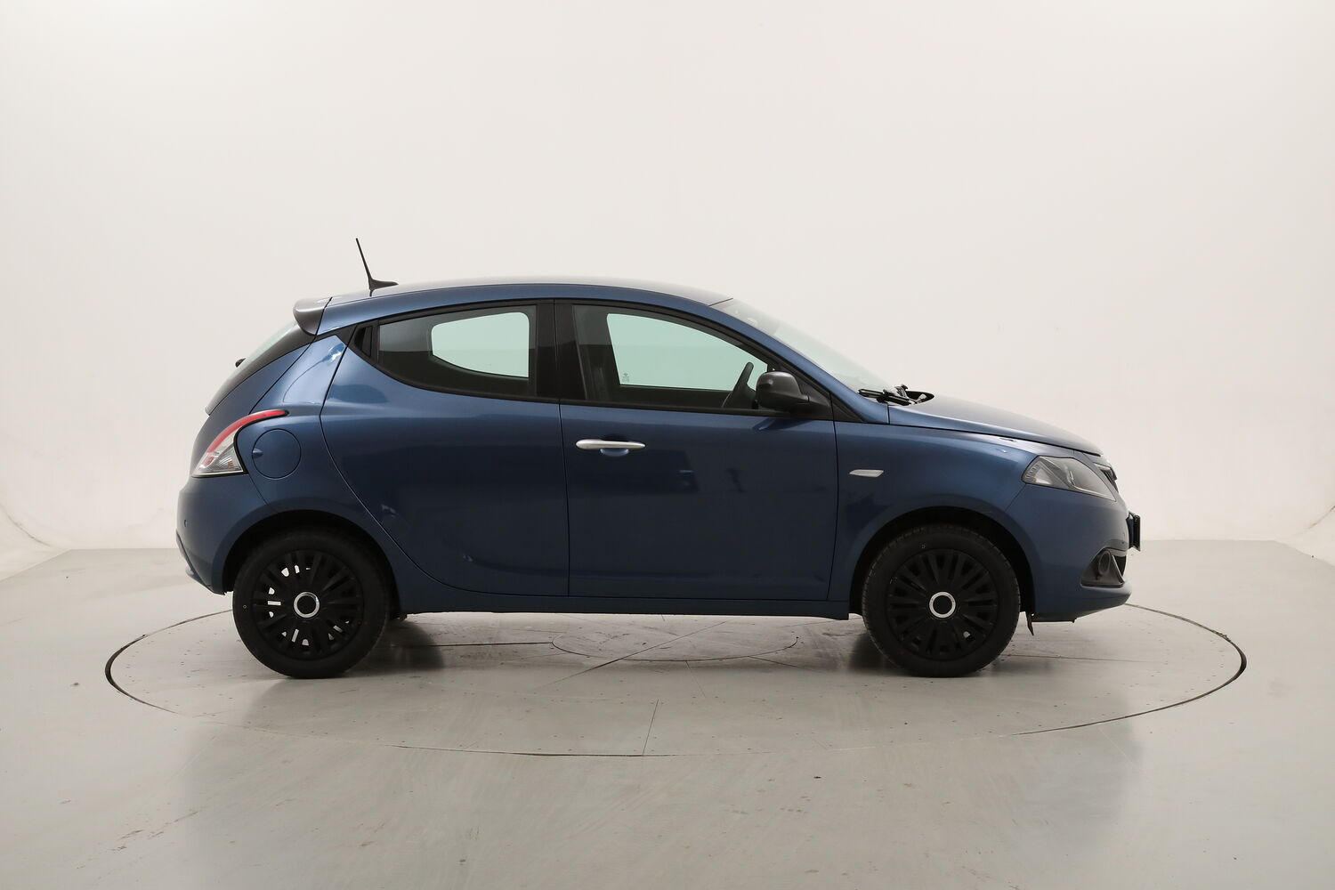 Lancia Ypsilon Hybrid Platino usata del 2024 con 49.101 km