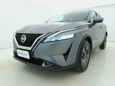 Nissan Qashqai Hybrid Business Xtronic 1.3 Mild Hybrid 158CV Automatico Visione frontale