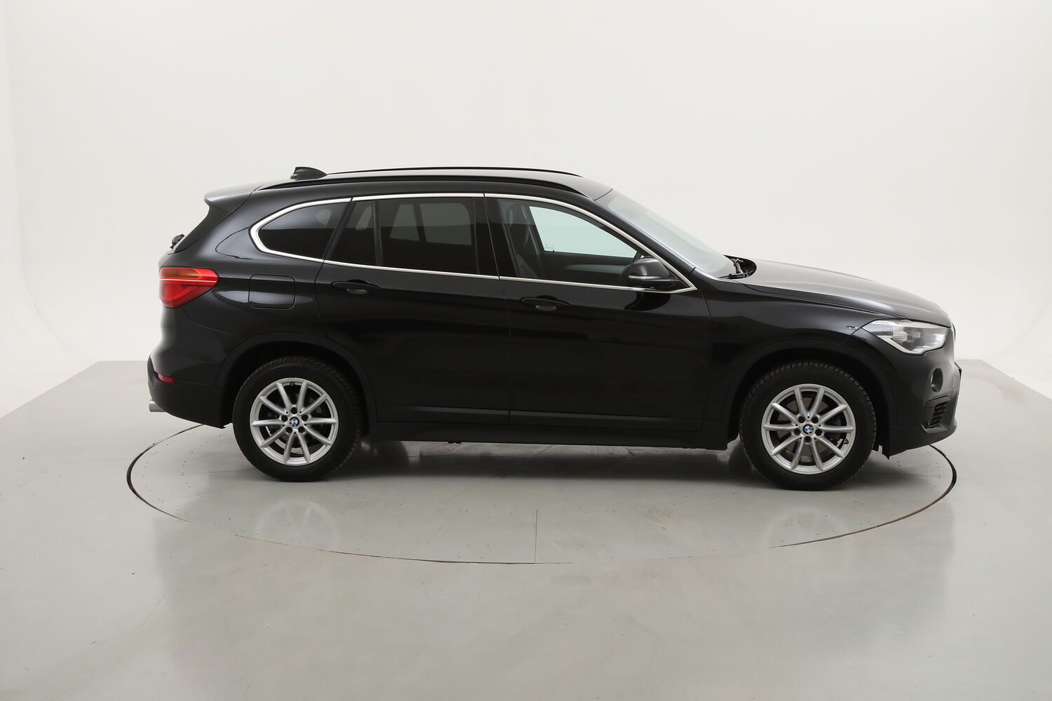 BMW X1 18d Business sDrive usata del 2019 con 64.995 km