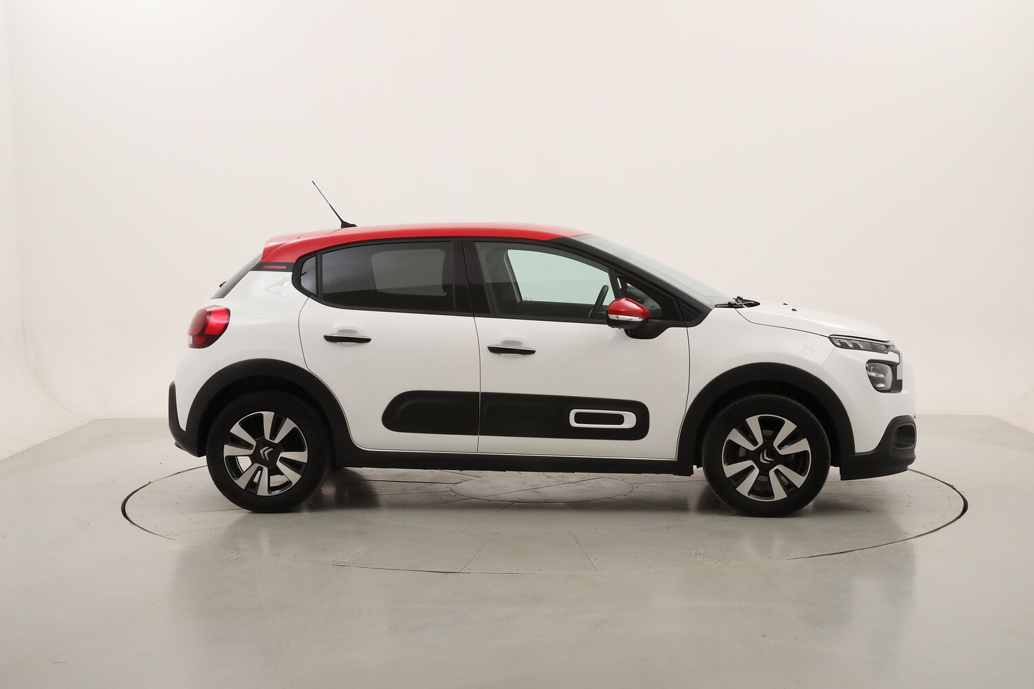 Citroen C3 Shine usata del 2023 con 32.343 km