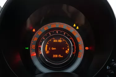 Fiat 500 Hybrid Red 1.0 Mild Hybrid 70CV Manuale Interni
