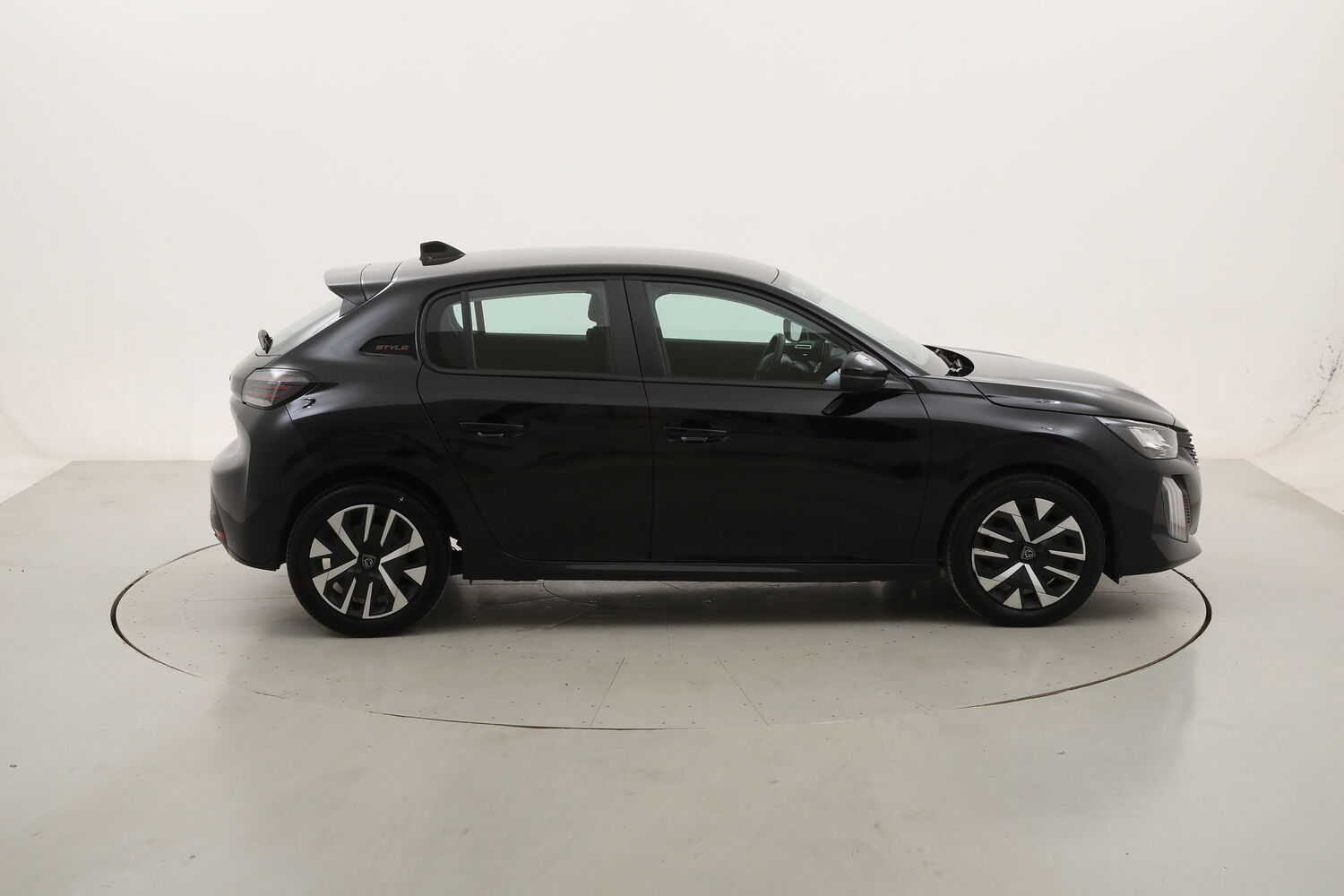 Peugeot 208 Style + Navigatore usata del 2025 con 14.102 km