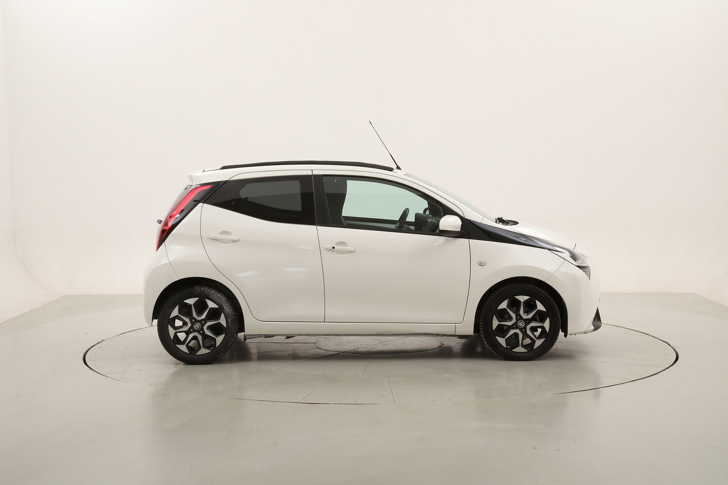 Toyota Aygo x-wave MMT + TETTO APRIBILE usata del 2020 con 60.723 km