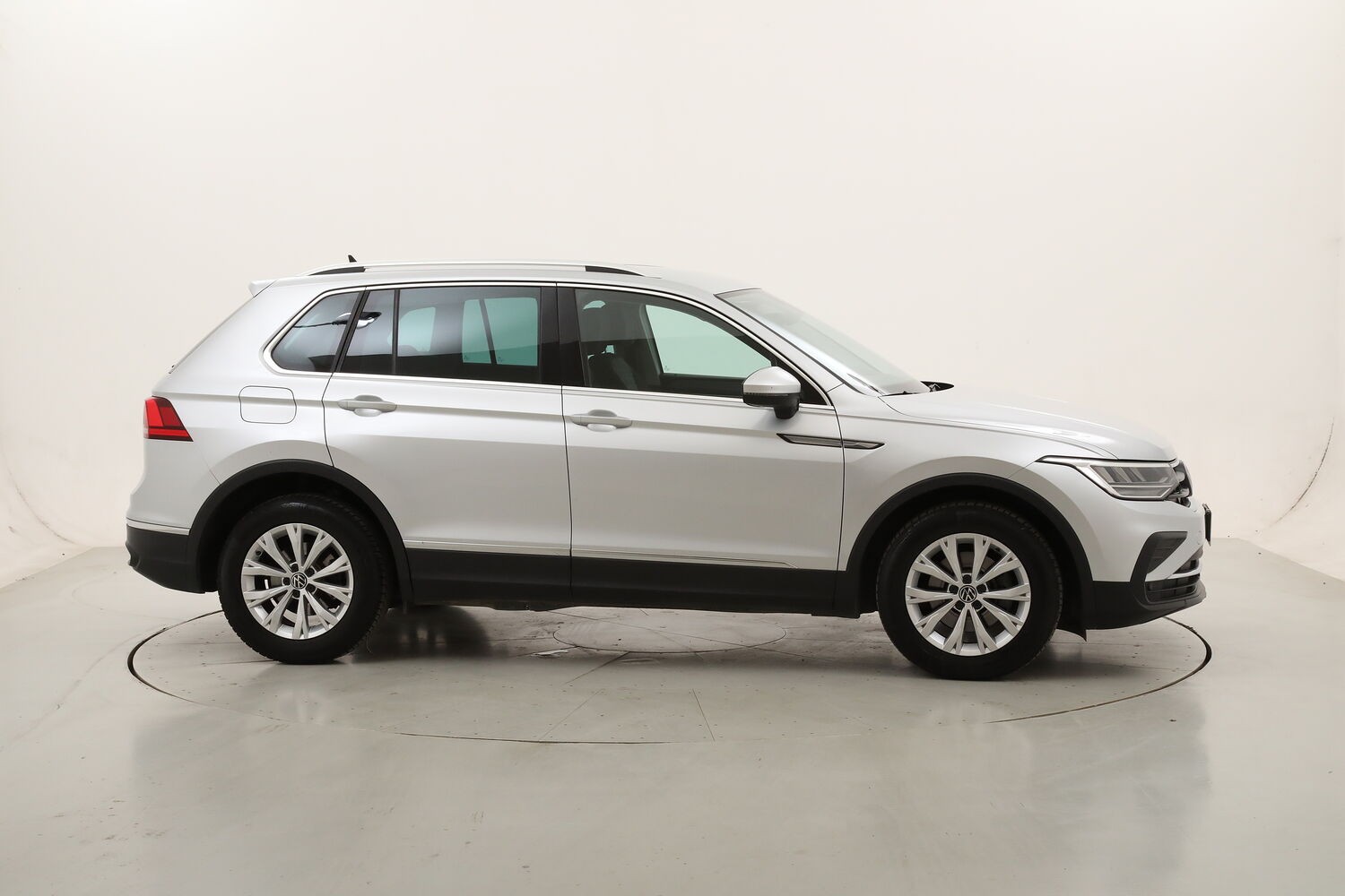 Volkswagen Tiguan Life DSG usata del 2023 con 89.445 km