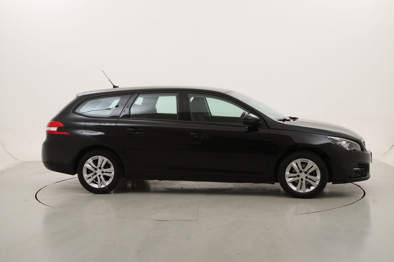 Peugeot 308 SW Active Business EAT8 usata del 2021 con 110.603 km